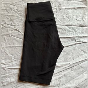 lululemon black wunder train 8” shorts